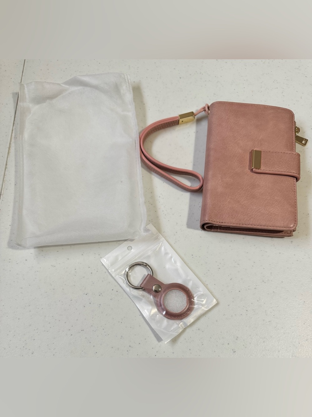 HUANLANG Passport Holder AirTag Passport Wallet Light Pink New - Picture 3 of 11